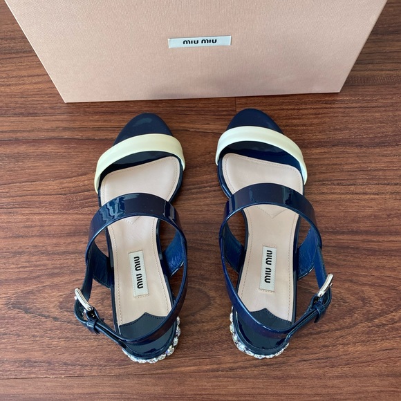 Authentic Miu Miu Patent Leather shoes Navy Cream size 37.5 - Picture 2 of 13